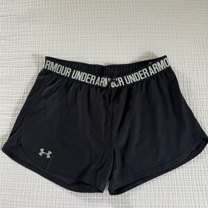 ✨SOLD✨
Under Armour Women's Black Athletic Shorts